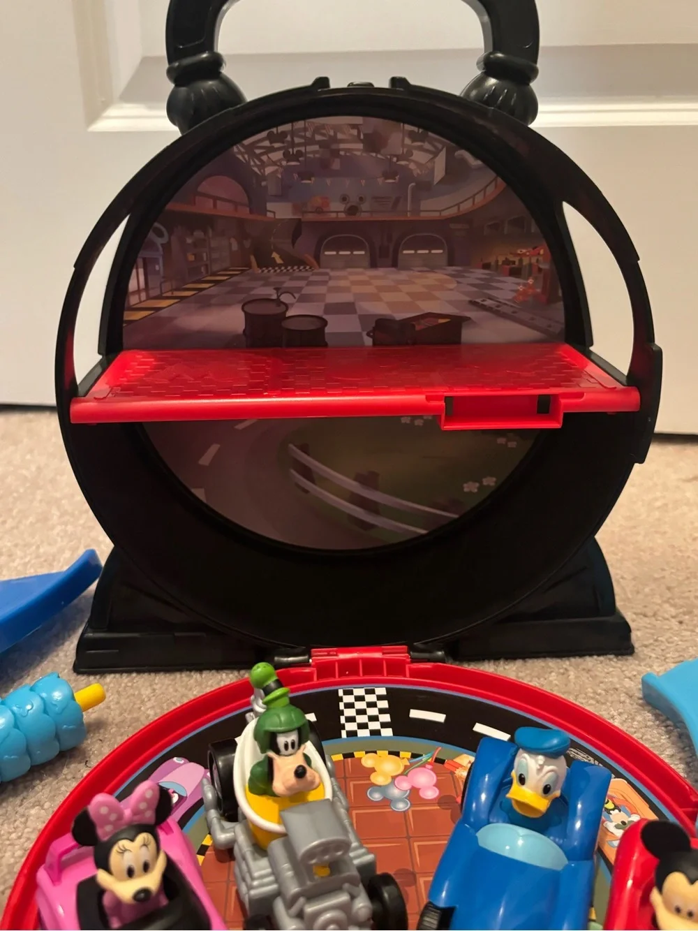 Disney Junior Mickey Mouse Stow & Go Garage Race Track Minnie Goofy Donald